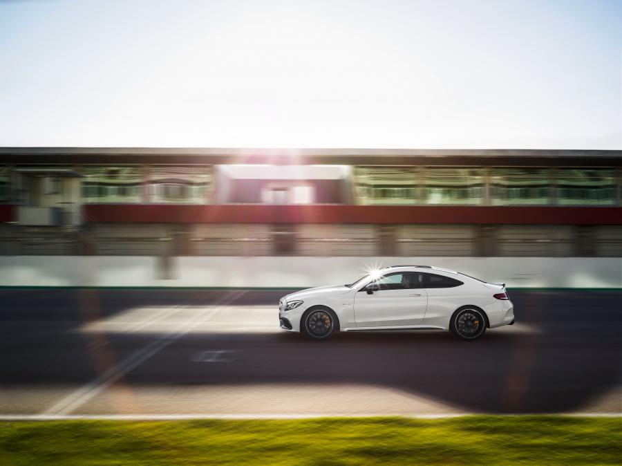  Mercedes-AMG C63 S Coupe 2015 года  (фото 35 из 40)